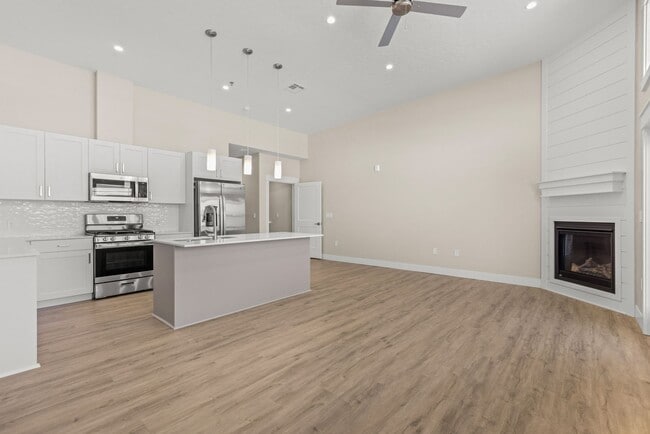 Building Photo - Stonecrest South STE 105 &amp; Unit 205