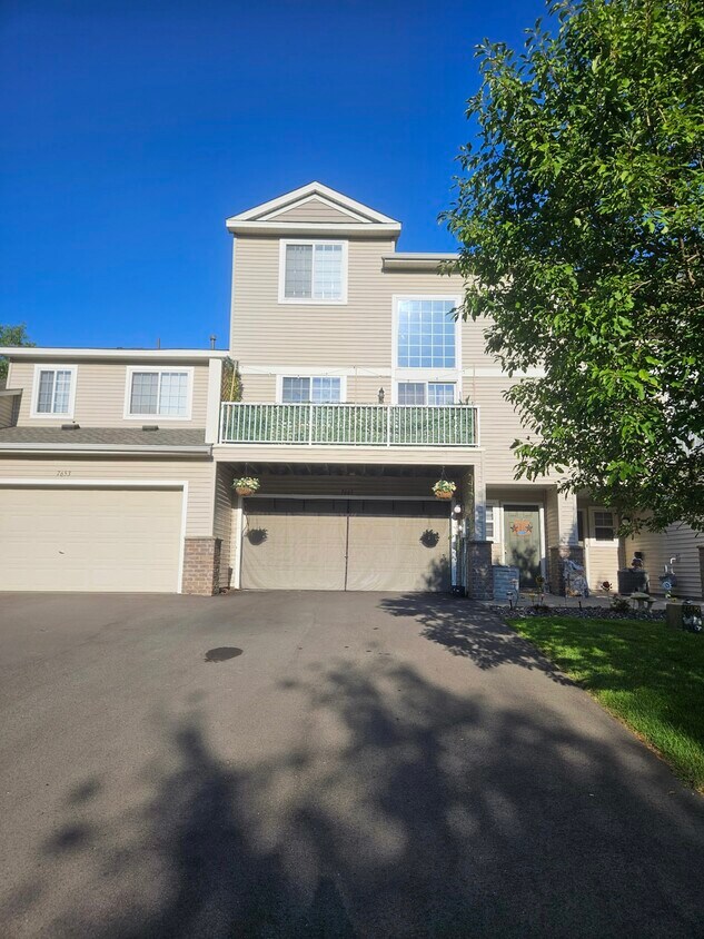 Foto principal - 7665 Lambert Ave NE