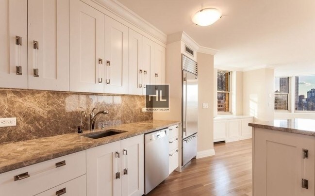 Building Photo - UWS Luxury With No Fee!