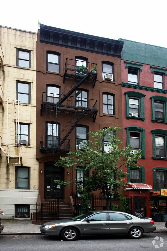 Primary Photo - 148 Henry St