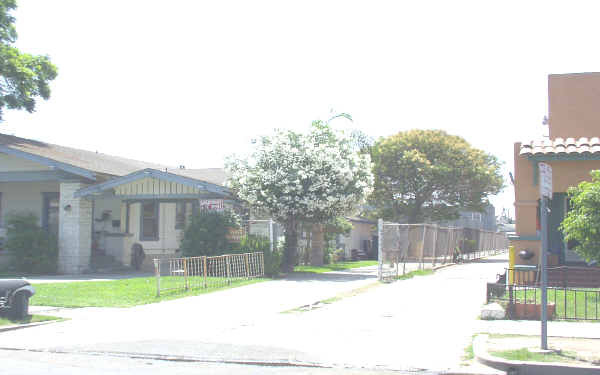 Building Photo - 565 Walnut Ave