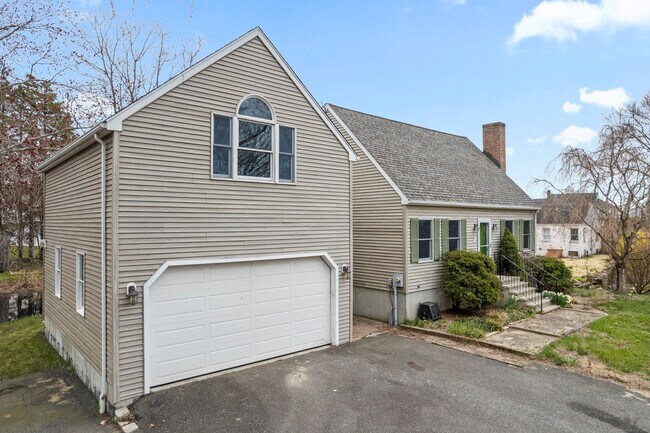 Foto del edificio - 62 Brookside Ave E
