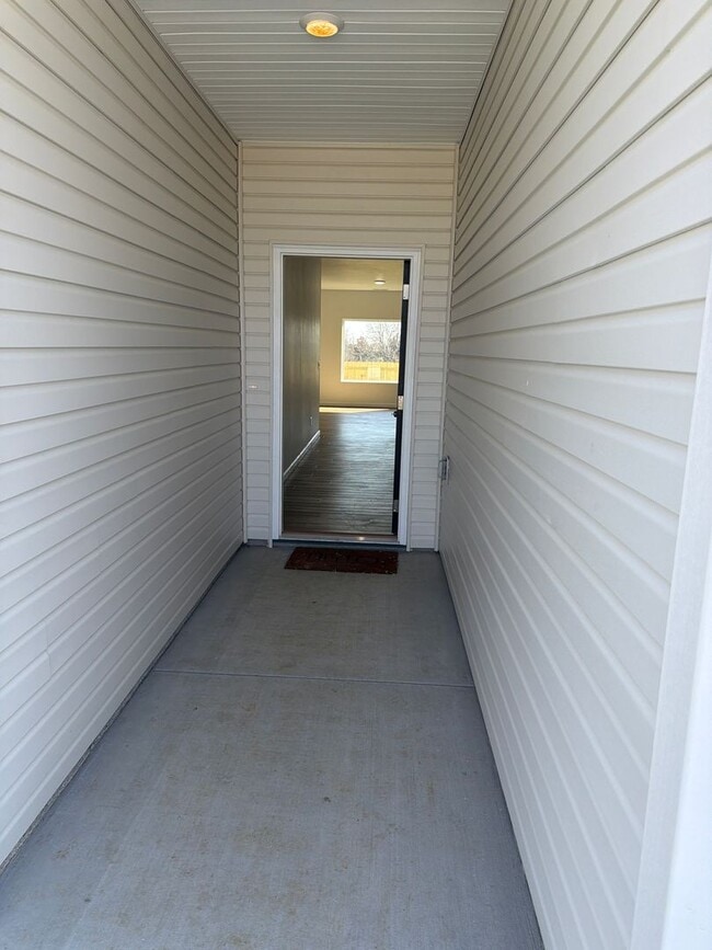 Building Photo - Beautiful Home in Rogersville!