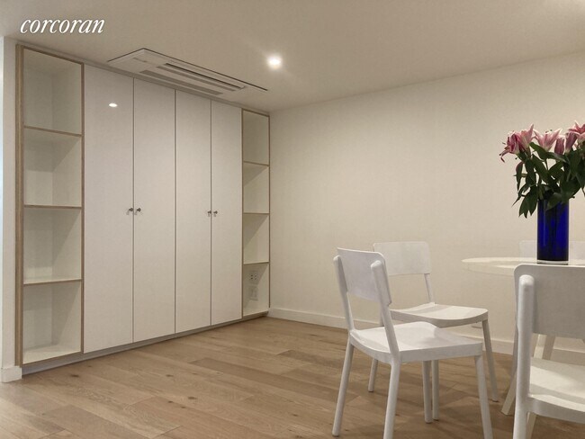 Building Photo - 57 Devoe St