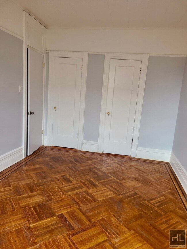 Foto del edificio - 4BR 1BA Plus Size Rent Stabilized Pre War Corner Unit in Ditmas Park