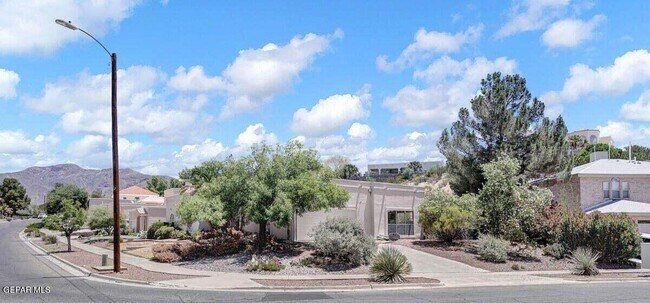 Building Photo - 1100 Regal Ridge Dr