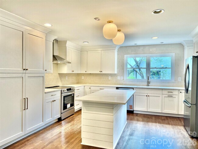 Foto del edificio - 6414 Greencove Dr