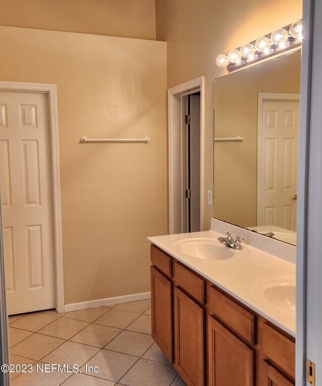 Building Photo - 2179 Trailwood Dr