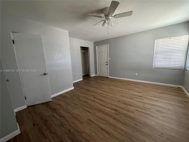 Foto del edificio - 1557 S Clara Ave