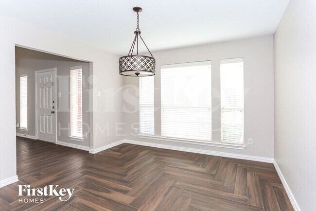Building Photo - 6805 Longmeadow Dr