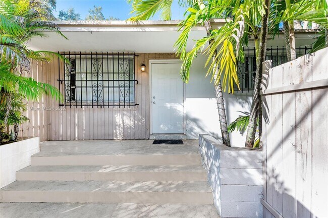 Foto del edificio - 3100 Naomi St