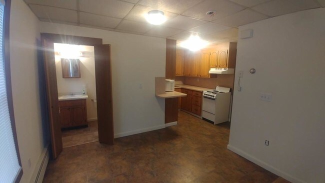 Building Photo - 47 Pleasant st #4 Leicester, MA
