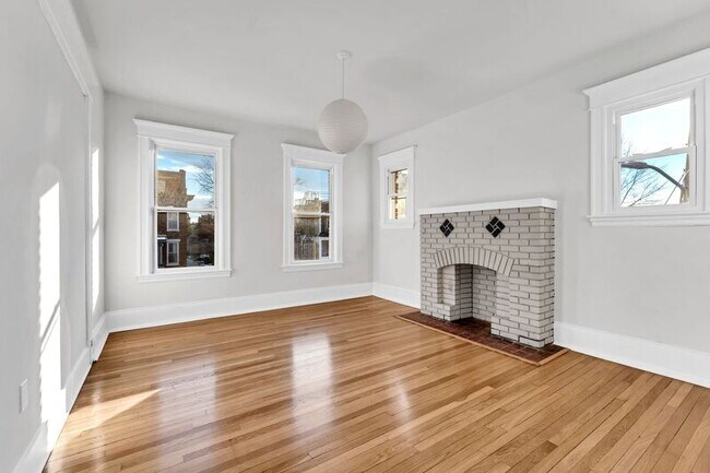 Foto del edificio - 300 E 30th St