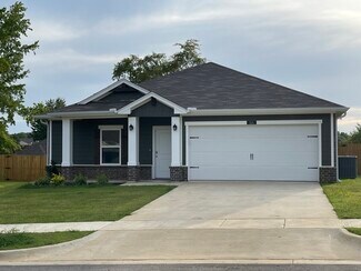 Building Photo - 114 S Rainbow Dr