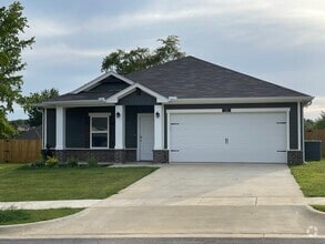 Building Photo - 114 S Rainbow Dr