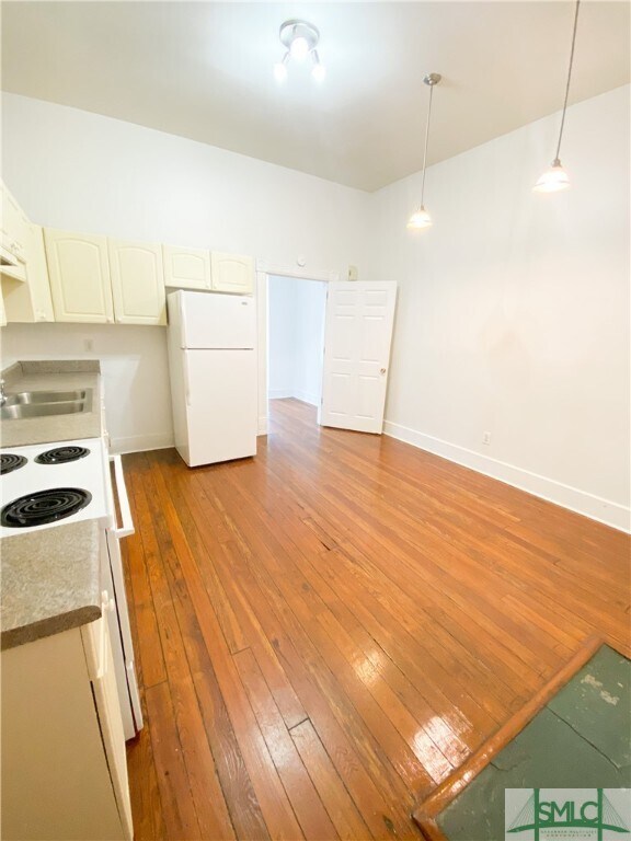 Foto del edificio - 303 E Henry St