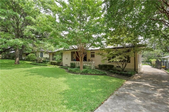 Building Photo - 7136 Cornelia Ln