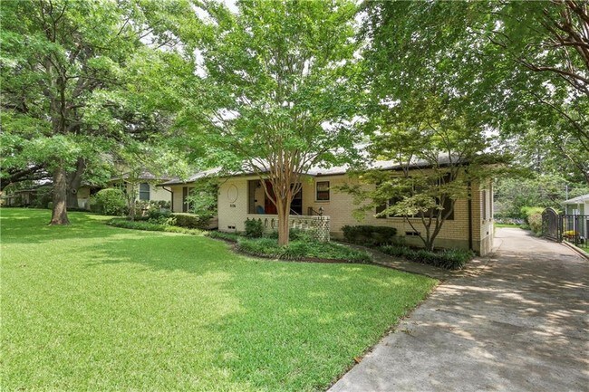 Foto del edificio - 7136 Cornelia Ln