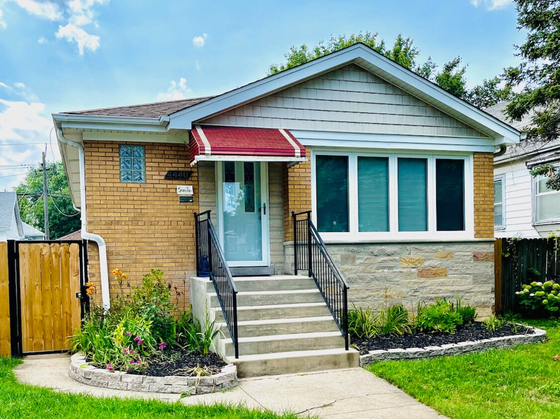 Primary Photo - 4440 N Mobile Ave