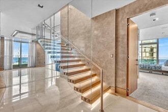 Building Photo - 200 Biscayne Blvd Way