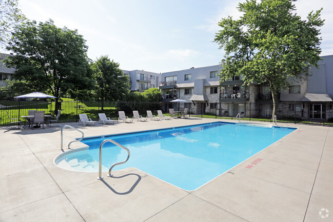 Piscina - The Martinique Apartments