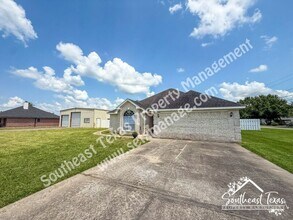 Building Photo - 7912 South Dr