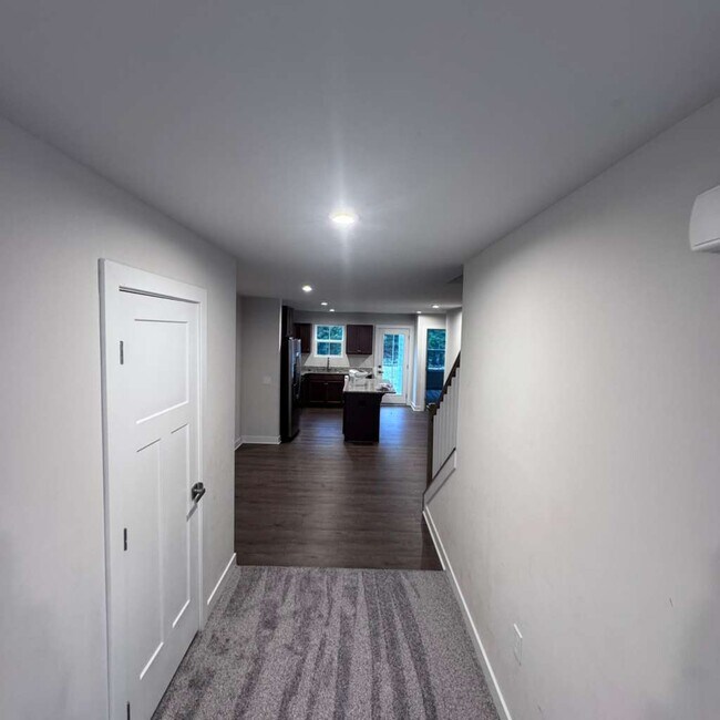 Foto del edificio - 245 Scenic Rd