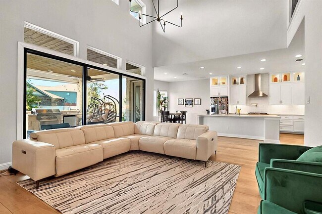 Foto del edificio - 4412 Shady Hl Ln