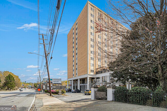 Building Photo - 2285 Peachtree Rd NE