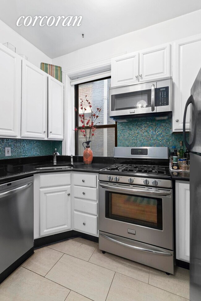 Building Photo - 109 W 82nd St