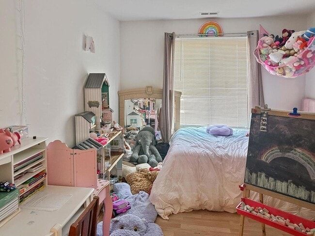 Foto del edificio - 209 W Ct of Shorewood