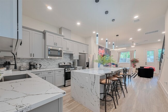 Building Photo - 2909 Nagle St