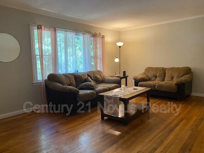 Building Photo - 45 S Greenwood Dr