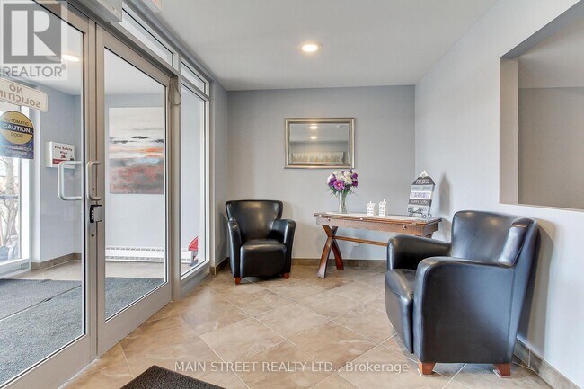 Photo du bâtiment - 500 Mapleview Dr W