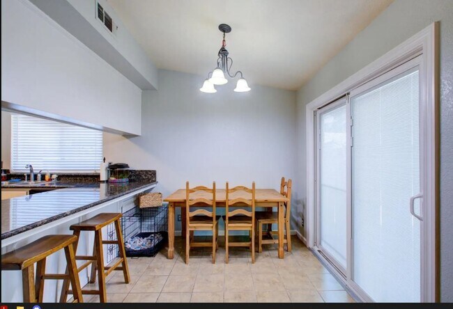 Building Photo - 2137 Laredo Ln