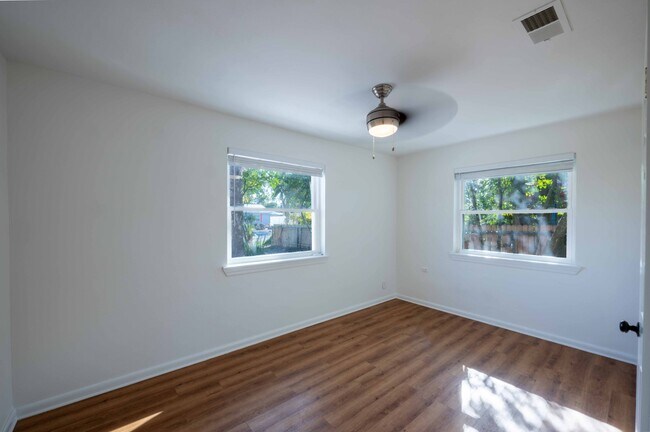 Foto del edificio - 1216 10th St N