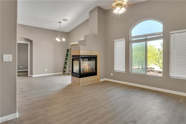 Foto del edificio - 3520 Glorious Iris Pl
