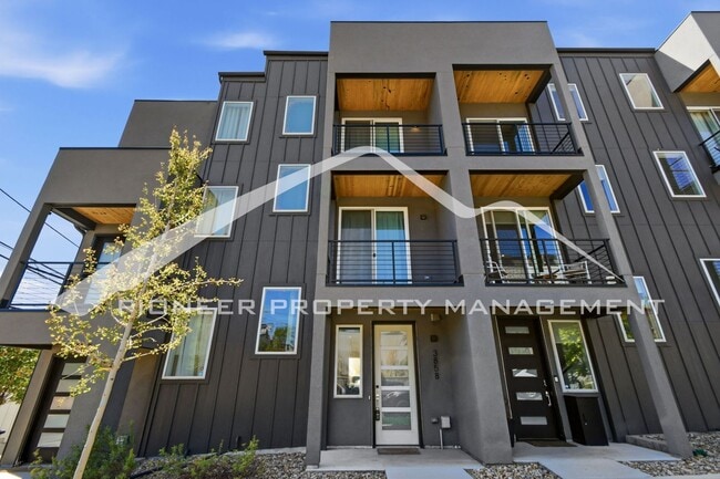 Spacious Townhouse with Washer/Dryer and Central AC - Spacious Townhouse with Washer/Dryer and Central AC
