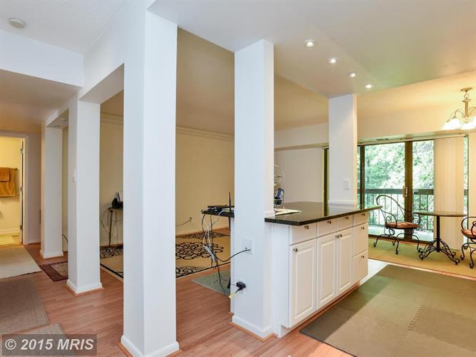 Open plan Living/ Kitchen - 2202 Castle Rock Sq