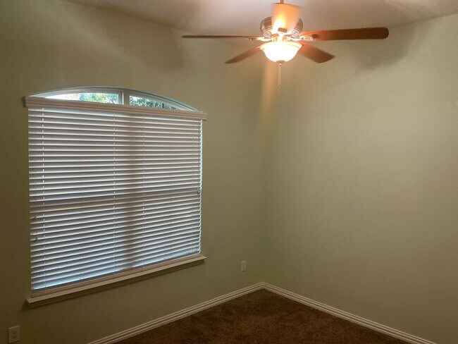 Foto del edificio - Coming Soon!!!! Beautiful 3/2.5 Home in ALEDO ISD!!