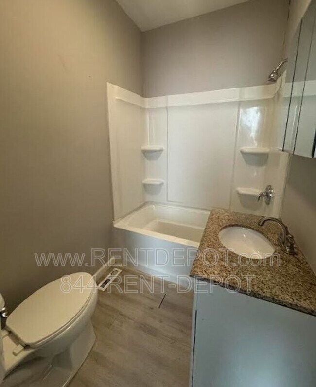 Foto del edificio - 805-805 Hess Ave