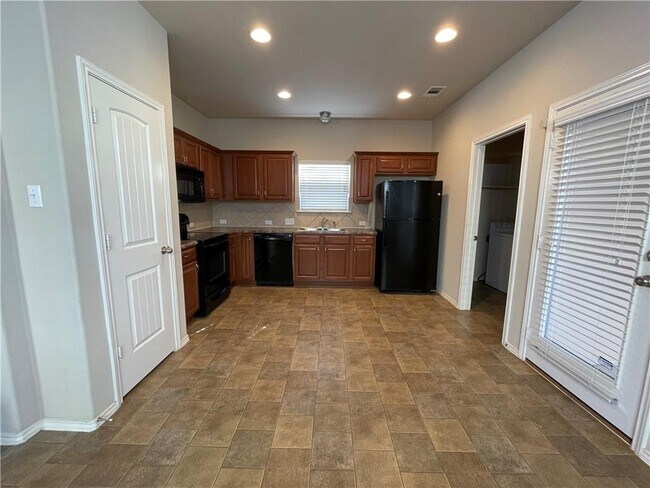 Building Photo - 1809 Enchanted Rock Dr