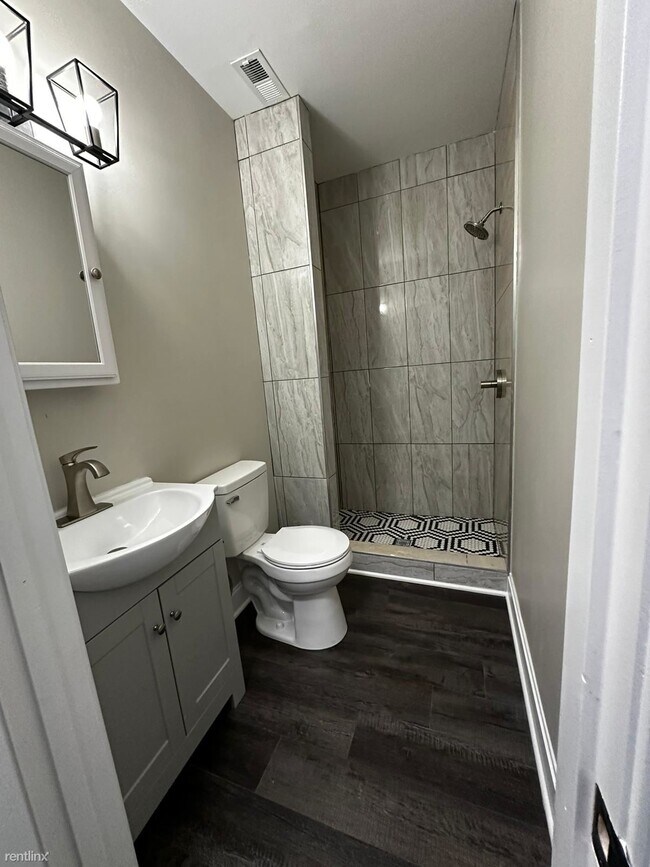Foto del edificio - 3 br, 1.5 bath House - 722 N Mount St Apt 2