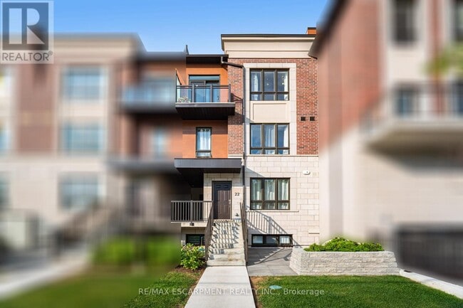 Building Photo - 4035-4035 Hickory Dr