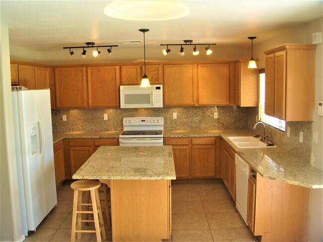 Building Photo - 2849 E Bagdad Rd