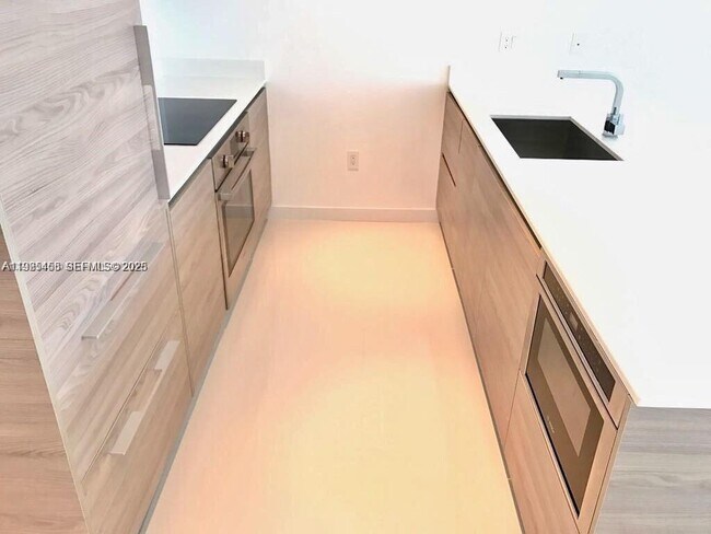 Foto del edificio - 1300 S Miami Ave