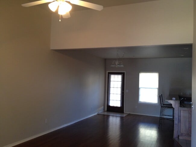 Building Photo - ***3104-2 SW Deerfield***
