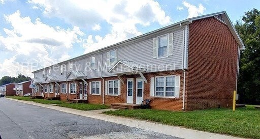Primary Photo - Spacious One Bedroom Apt In Salisbury!