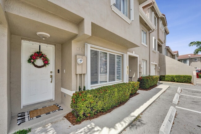 Building Photo - 173 Riviera Cir