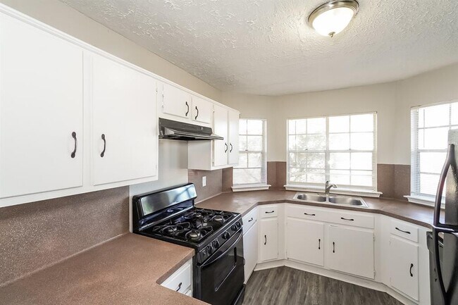 Foto del edificio - 20502 Broughwood Cir
